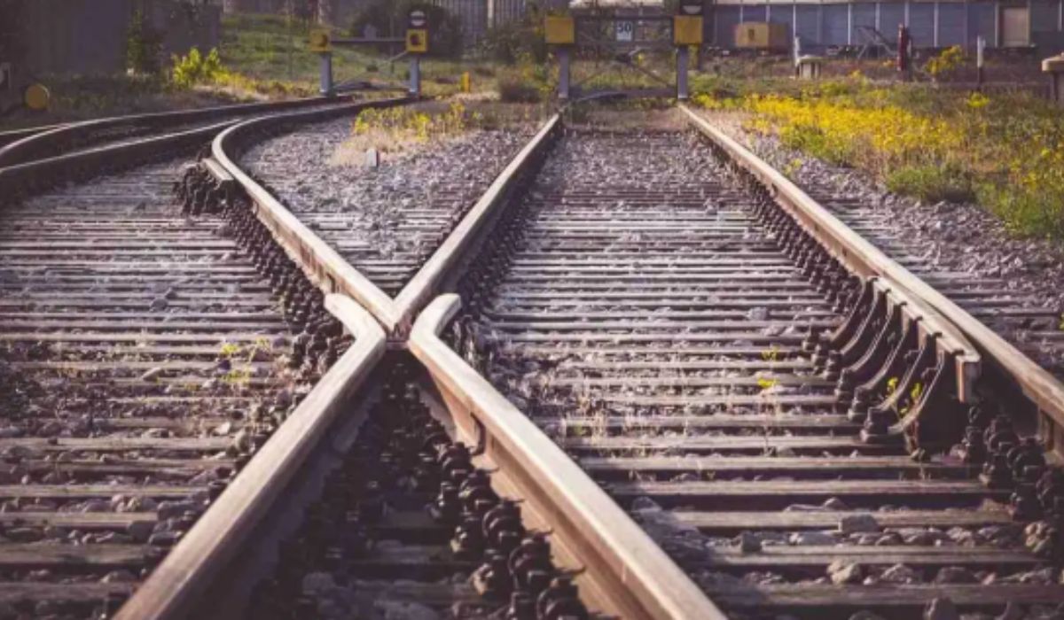 Diamond Crossing | नागपुर का अनोखा रेलवे चमत्कार जहां चारों दिशाओं से गुजरती हैं ट्रेनें बिना किसी दुर्घटना के