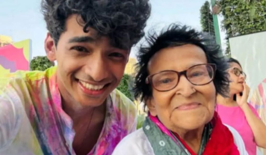Holi Celebration with Senior Citizens Wins Over the Internet