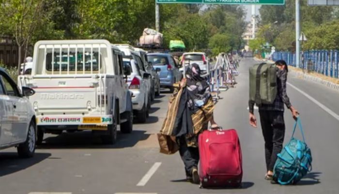 70 Pakistani citizens
