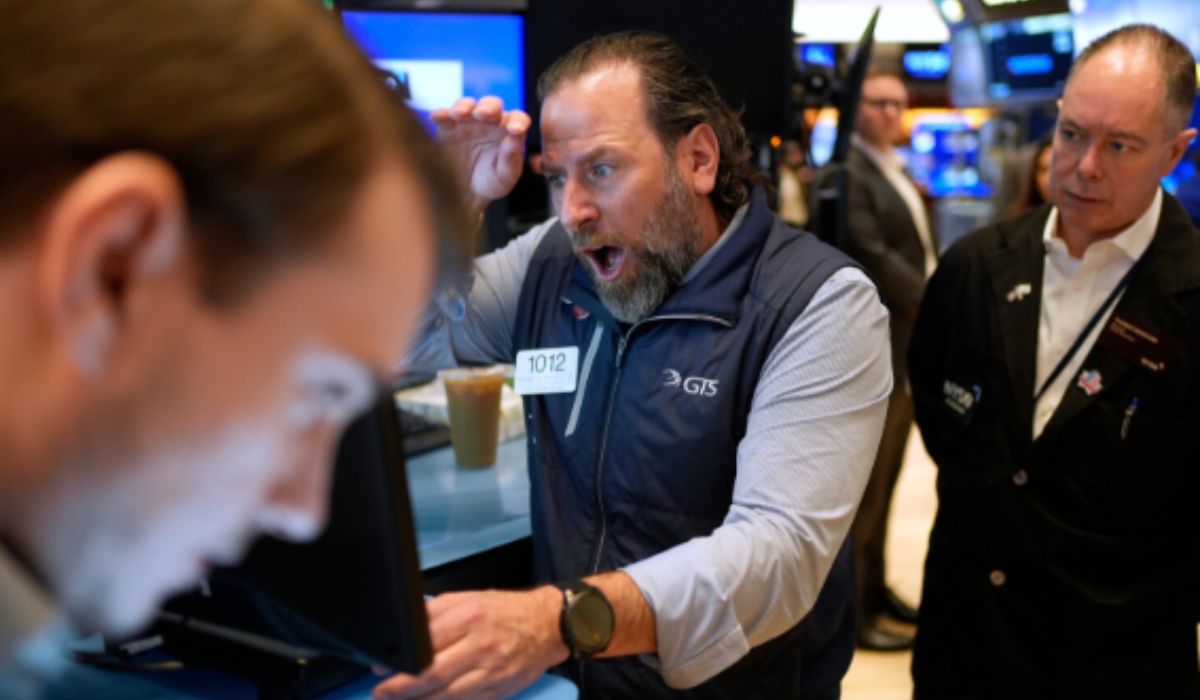 Big Drop in US Stock Markets: ऐतिहासिक रैली के बाद क्यों टूटा Nasdaq और Dow Jones?