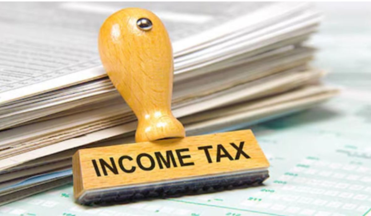 Aligarh: Income Tax Notices Worth Crores To People Earning Meager Salaries, जानिए पूरा मामला, जानिए पूरा मामला