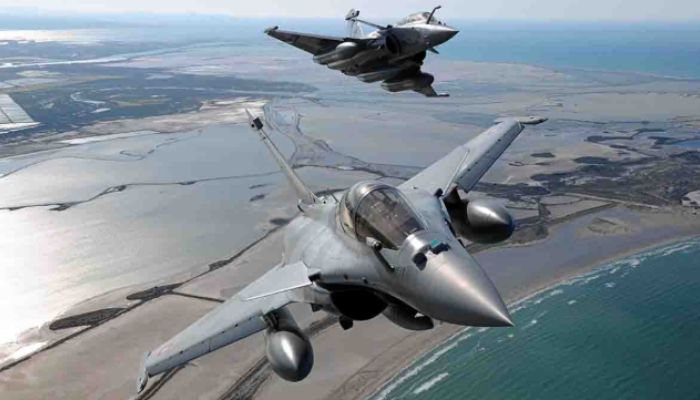 Rafale equipped with Brahmos-NG: भारत की वायु शक्ति को मिलेगा घातक बढ़त, पाकिस्तान की टेंशन बढ़ी