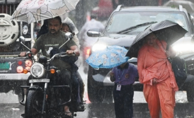 Delhiites brave waterlogged roads, traffic jams as heavy rain hits NCR | Pics