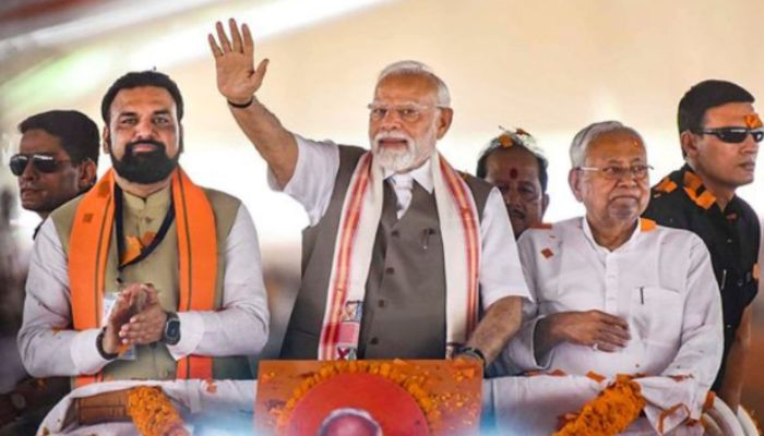 PM Modi Targets RJD, Congress in Siwan Rally: Slams ‘Jungle Raj’, Unveils ₹5,900 Crore Projects for Bihar