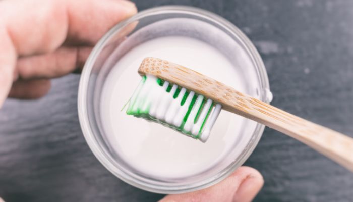 Teeth whitening with baking soda