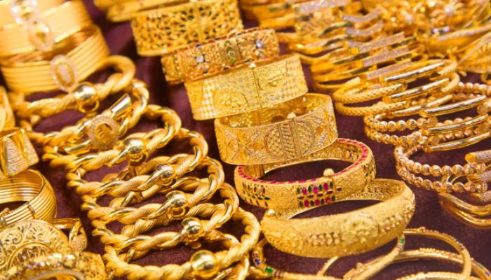 gold prices rise in delhi
