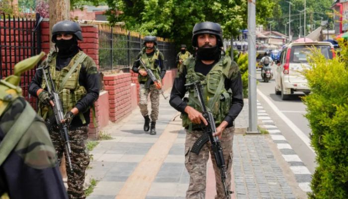 कश्मीर में सेना का बड़ा ऑपरेशन: दो आतंकी ढेर, गुरेज सेक्टर में सर्च ऑपरेशन जारी