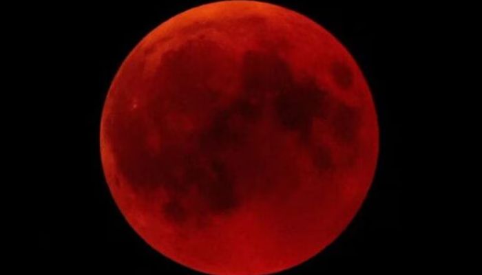 Amesmerizing Blood Moon